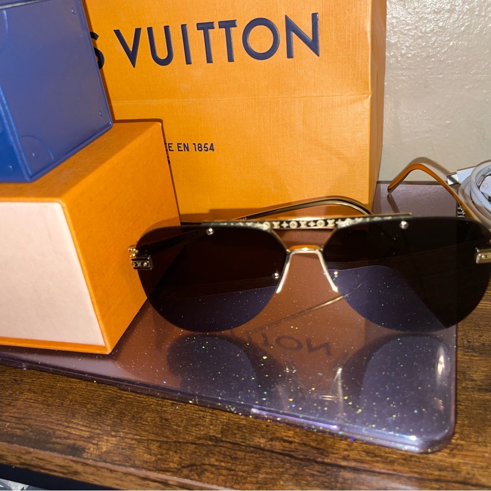 Louis Vuitton Gold and Black Aviator Sunglasses